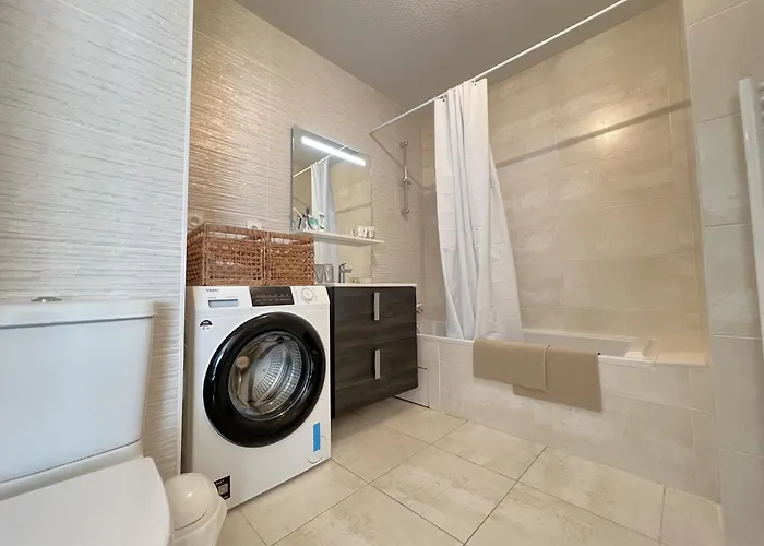 à Avec Terrasse, Proche Et Parking - Fr-1-474-268 Appartamento