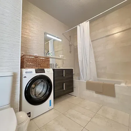 A Avec Terrasse, Proche Et Parking - Fr-1-474-268 Apartament
