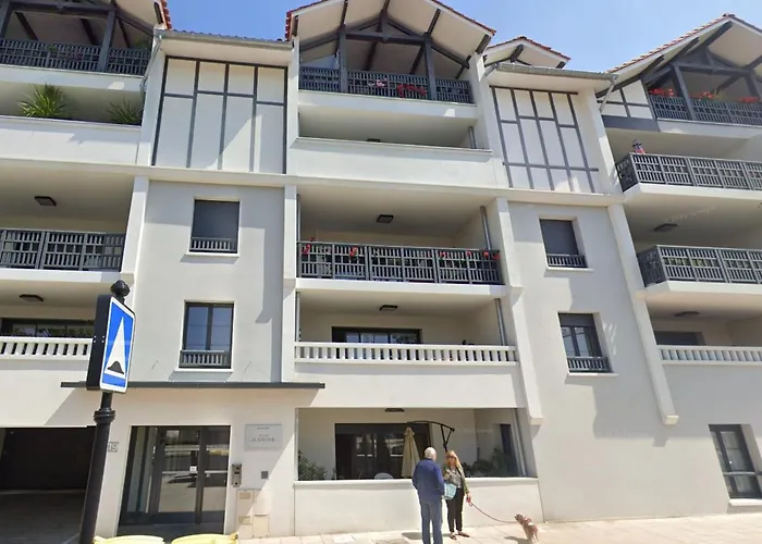 Lägenhet A Avec Terrasse, Proche Et Parking - Fr-1-474-268 *